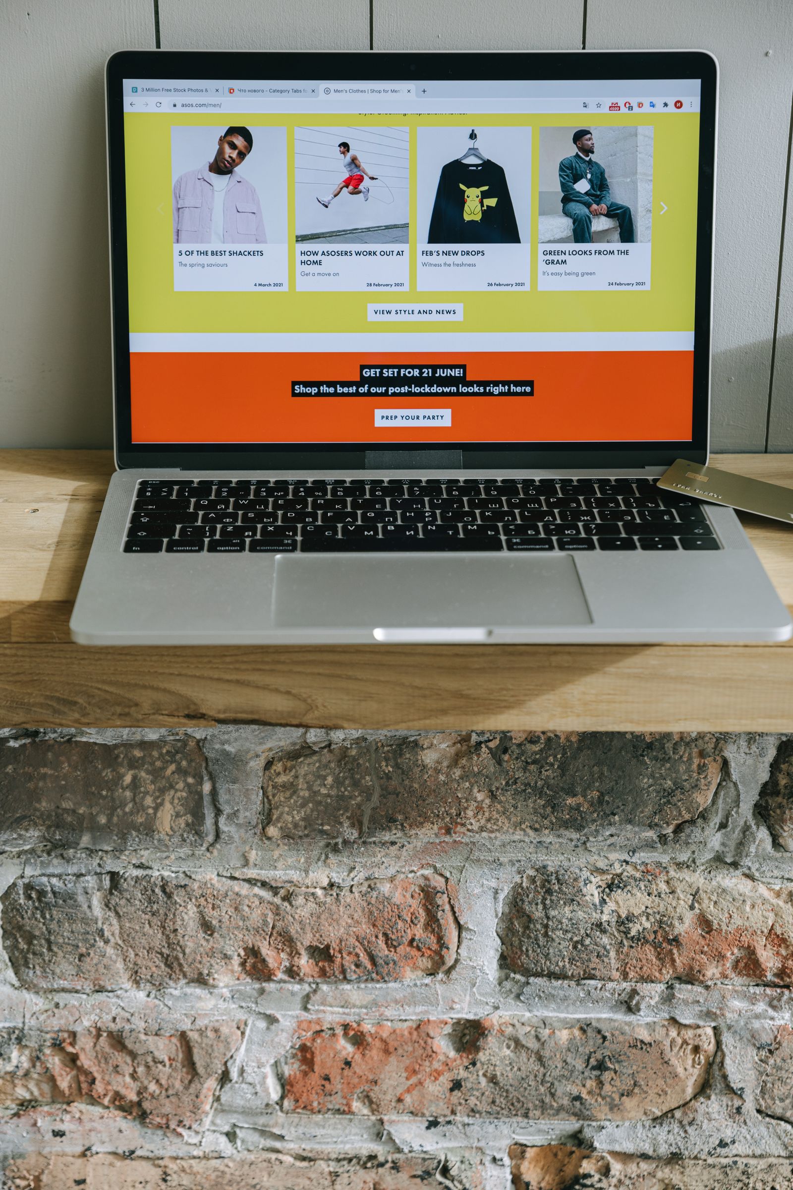 Online shopping on a computer screen